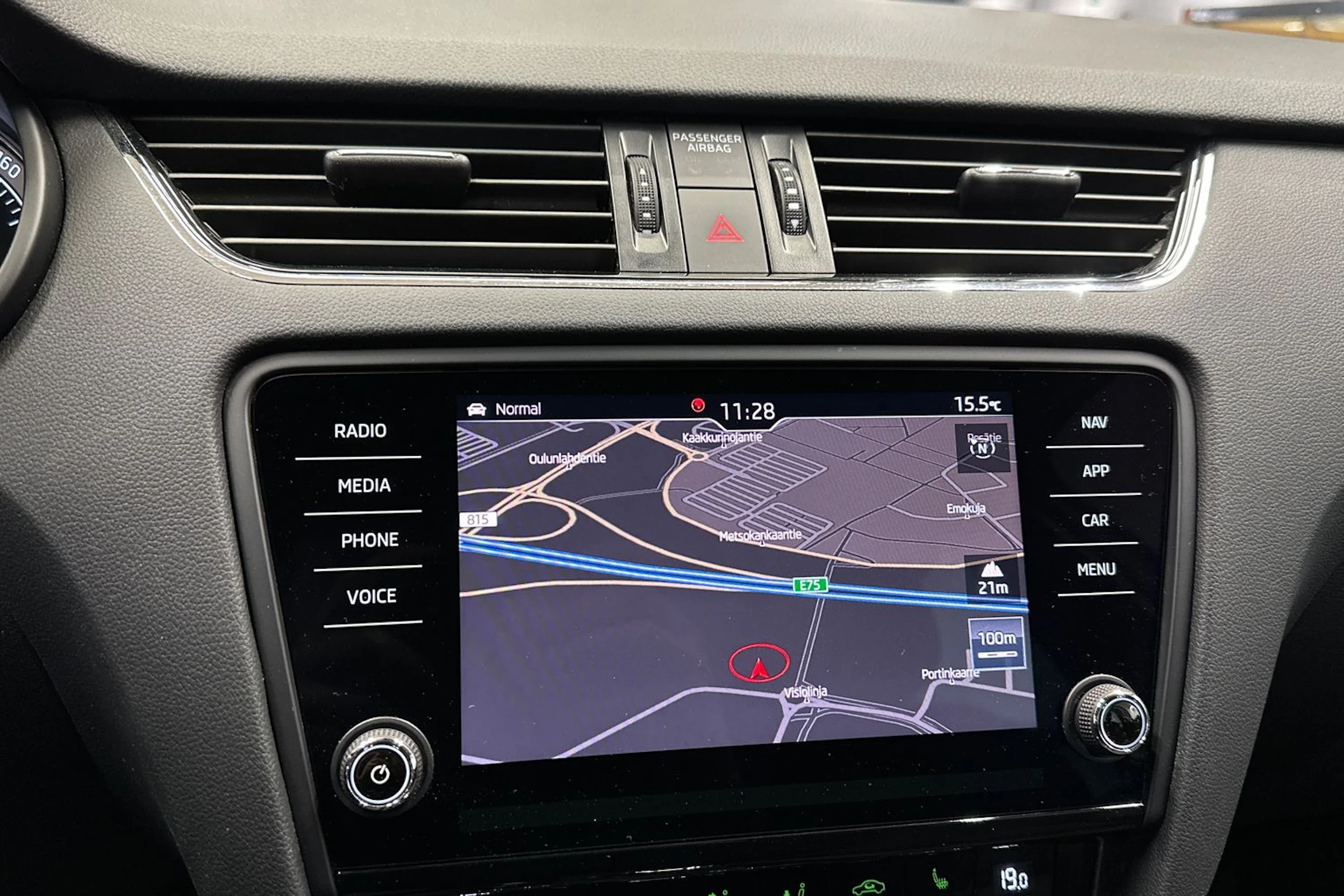 valkoinen Skoda Octavia 2020 kuva 13.