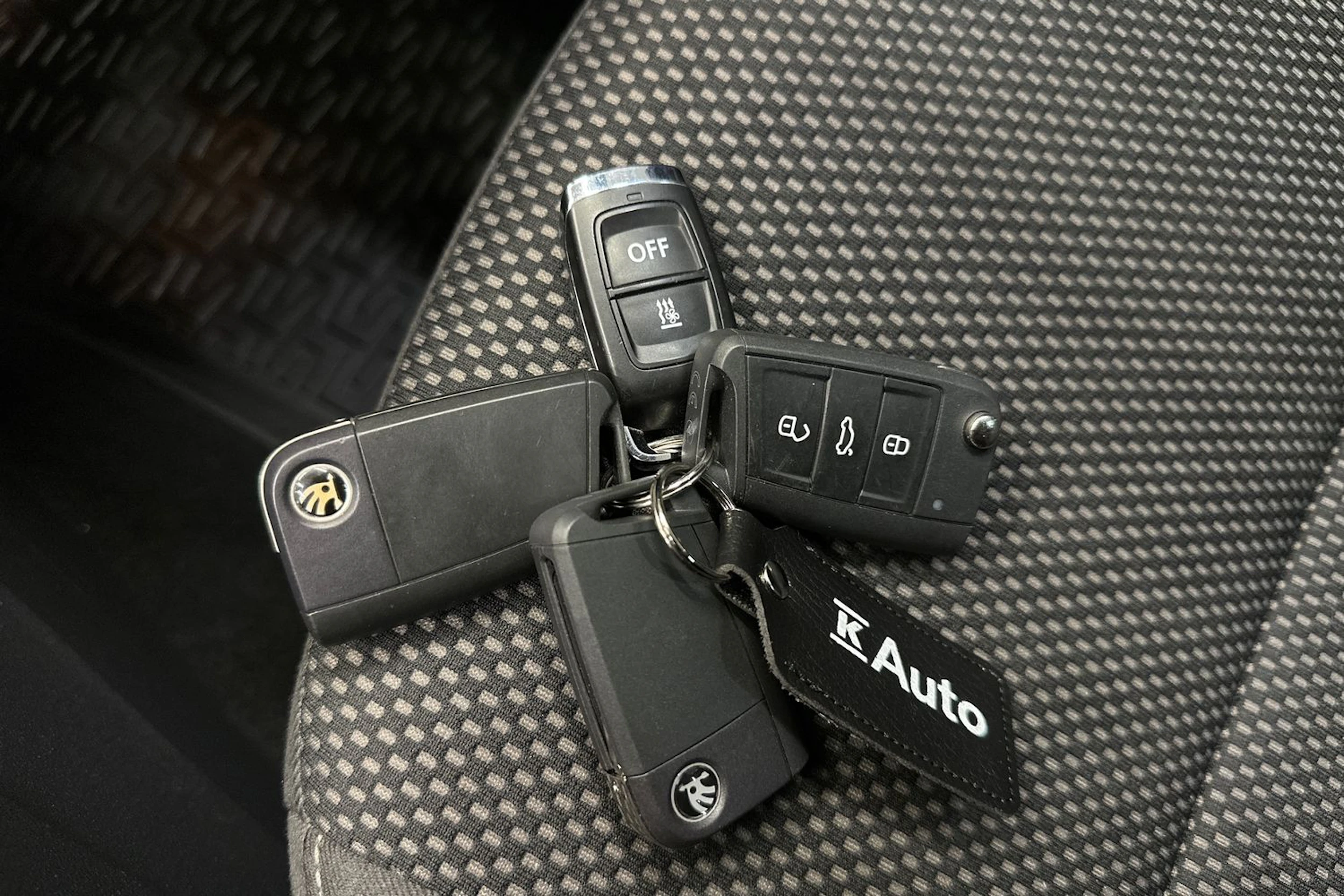 valkoinen Skoda Octavia 2020 kuva 18.