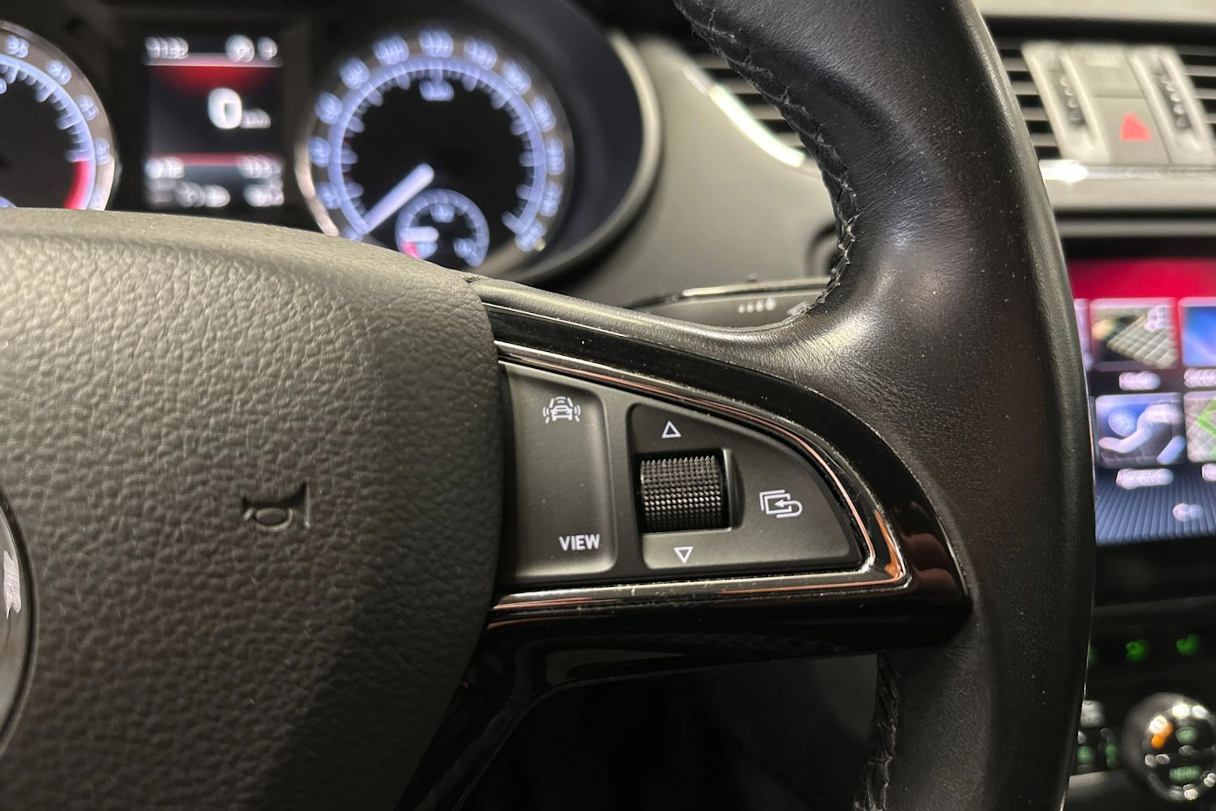 valkoinen Skoda Octavia 2020 kuva 23.