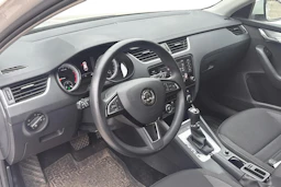 valkoinen Skoda Octavia 2020 kuva 3.