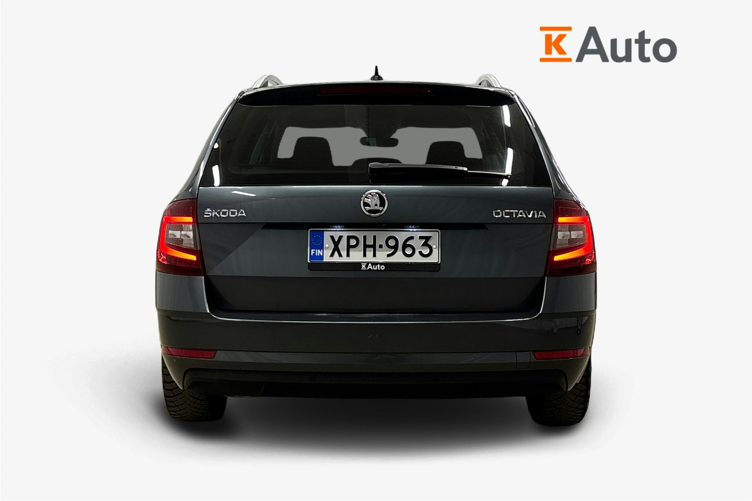 harmaa Skoda Octavia 2020 kuva 3.
