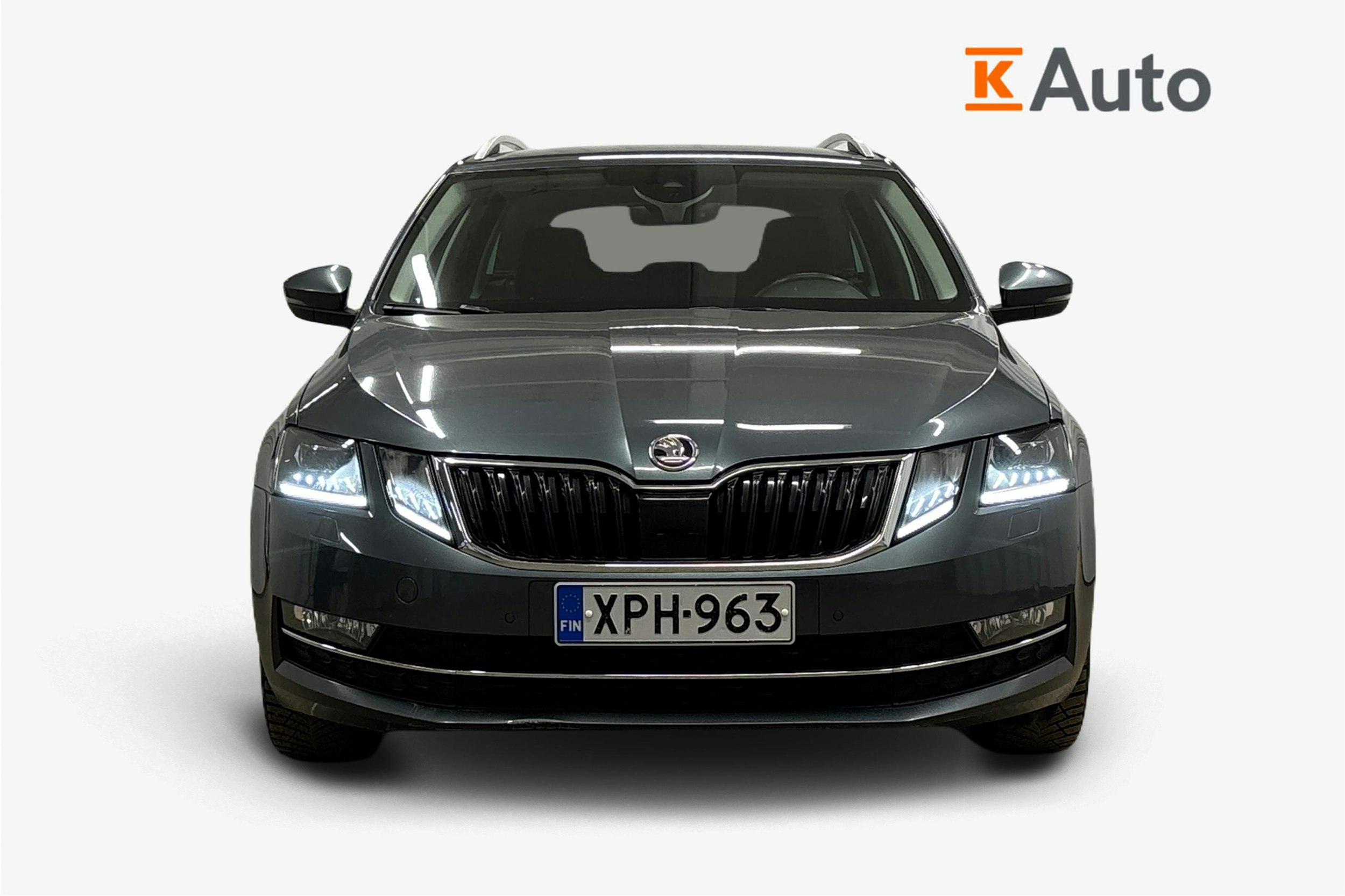 harmaa Skoda Octavia 2020 kuva 5.