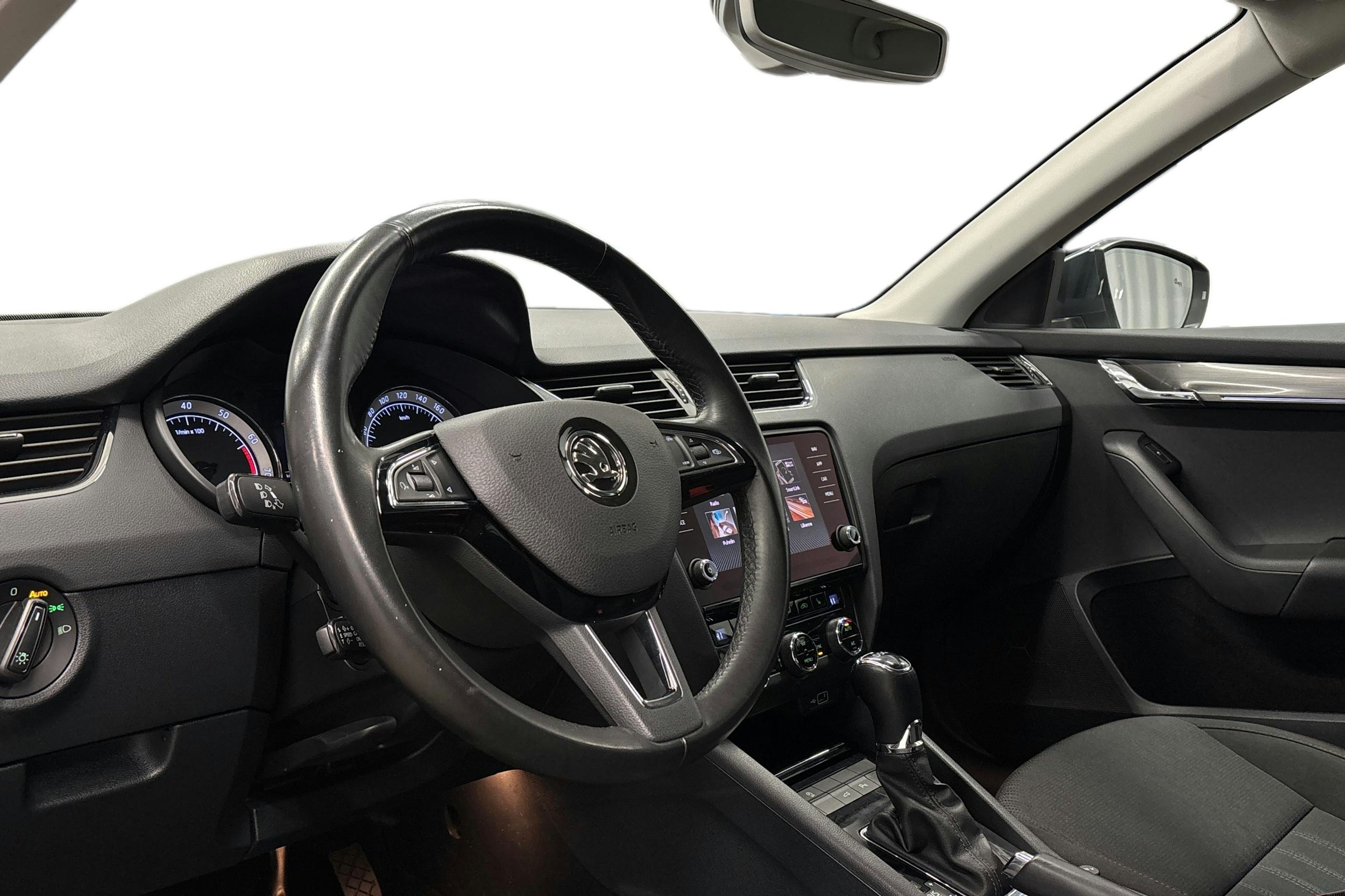 harmaa Skoda Octavia 2020 kuva 7.