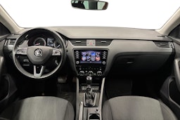 harmaa Skoda Octavia 2020 kuva 9.