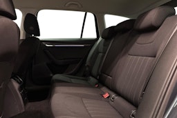 harmaa Skoda Octavia 2020 kuva 10.