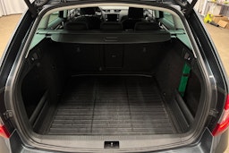 harmaa Skoda Octavia 2020 kuva 14.