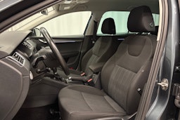 harmaa Skoda Octavia 2020 kuva 17.