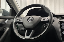 harmaa Skoda Octavia 2020 kuva 18.