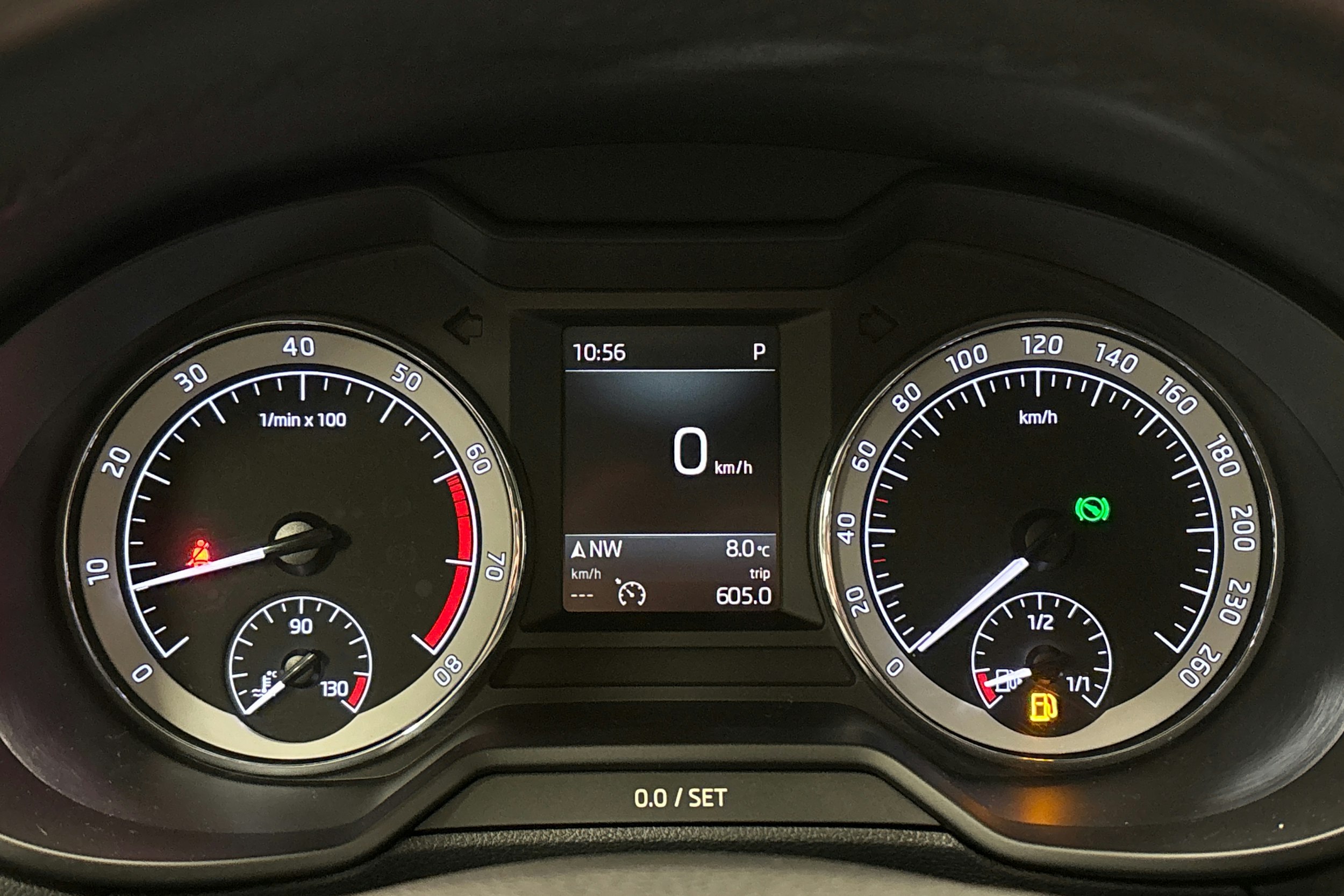 harmaa Skoda Octavia 2020 kuva 22.