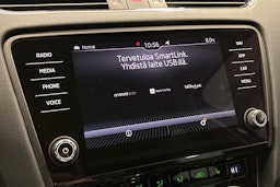 harmaa Skoda Octavia 2020 kuva 23.