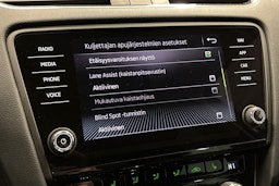 harmaa Skoda Octavia 2020 kuva 25.