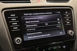harmaa Skoda Octavia 2020 kuva 26.