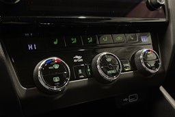 harmaa Skoda Octavia 2020 kuva 31.