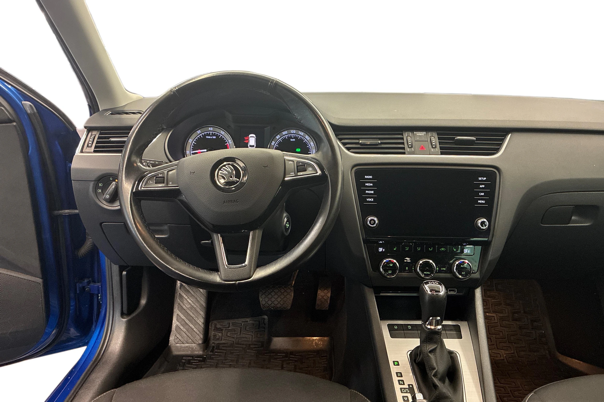 sininen Skoda Octavia 2020 kuva 7.