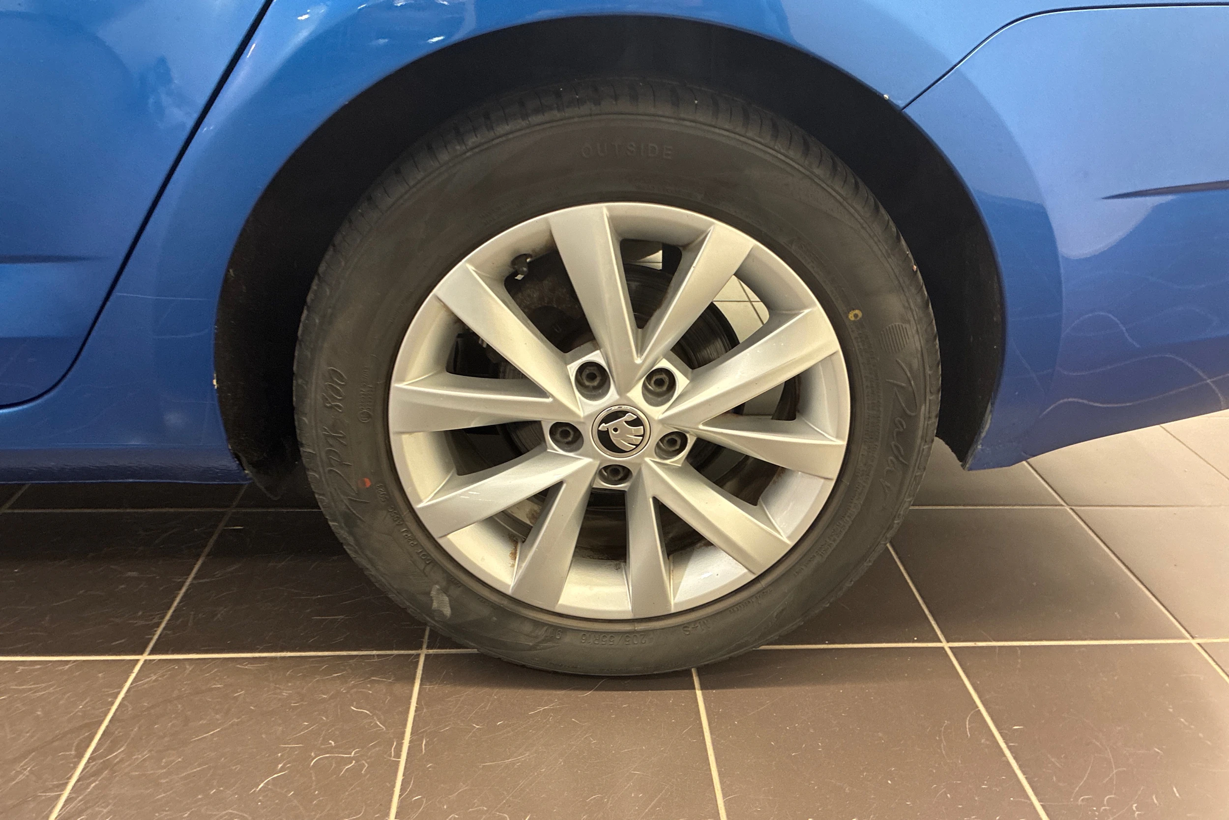 sininen Skoda Octavia 2020 kuva 10.
