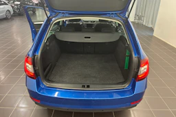 sininen Skoda Octavia 2020 kuva 11.