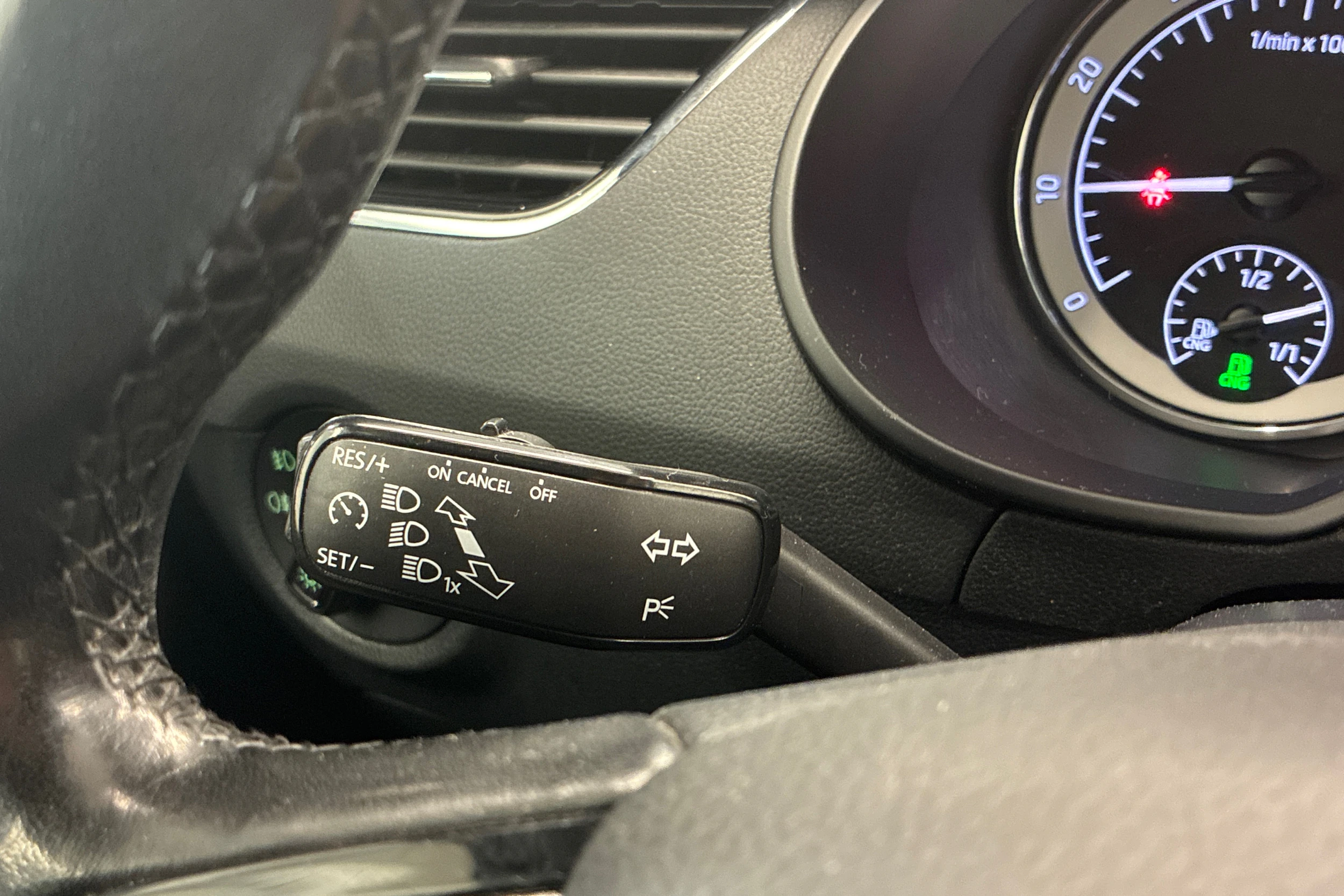 sininen Skoda Octavia 2020 kuva 12.