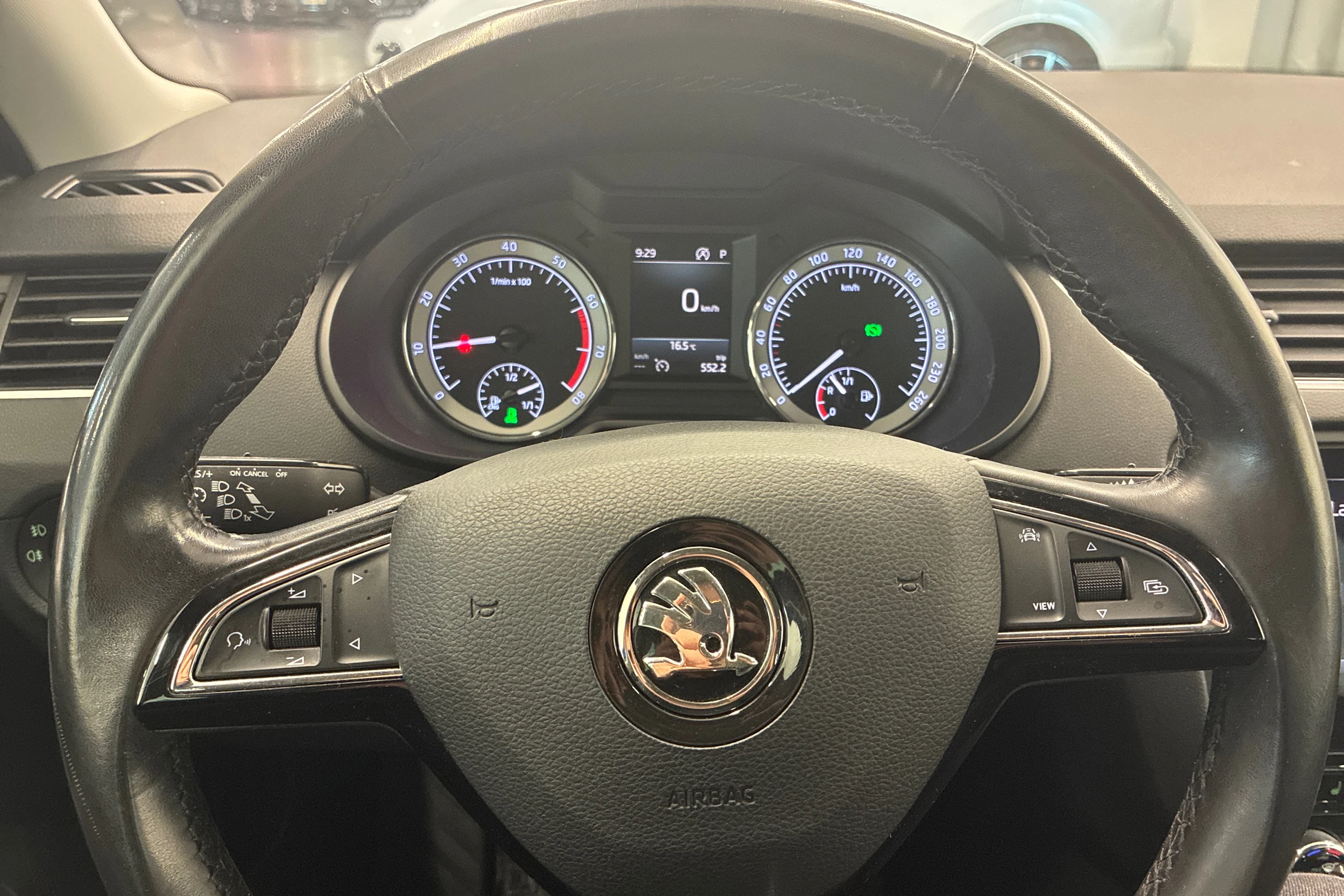 sininen Skoda Octavia 2020 kuva 13.