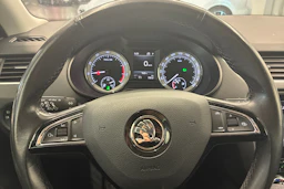 sininen Skoda Octavia 2020 kuva 13.