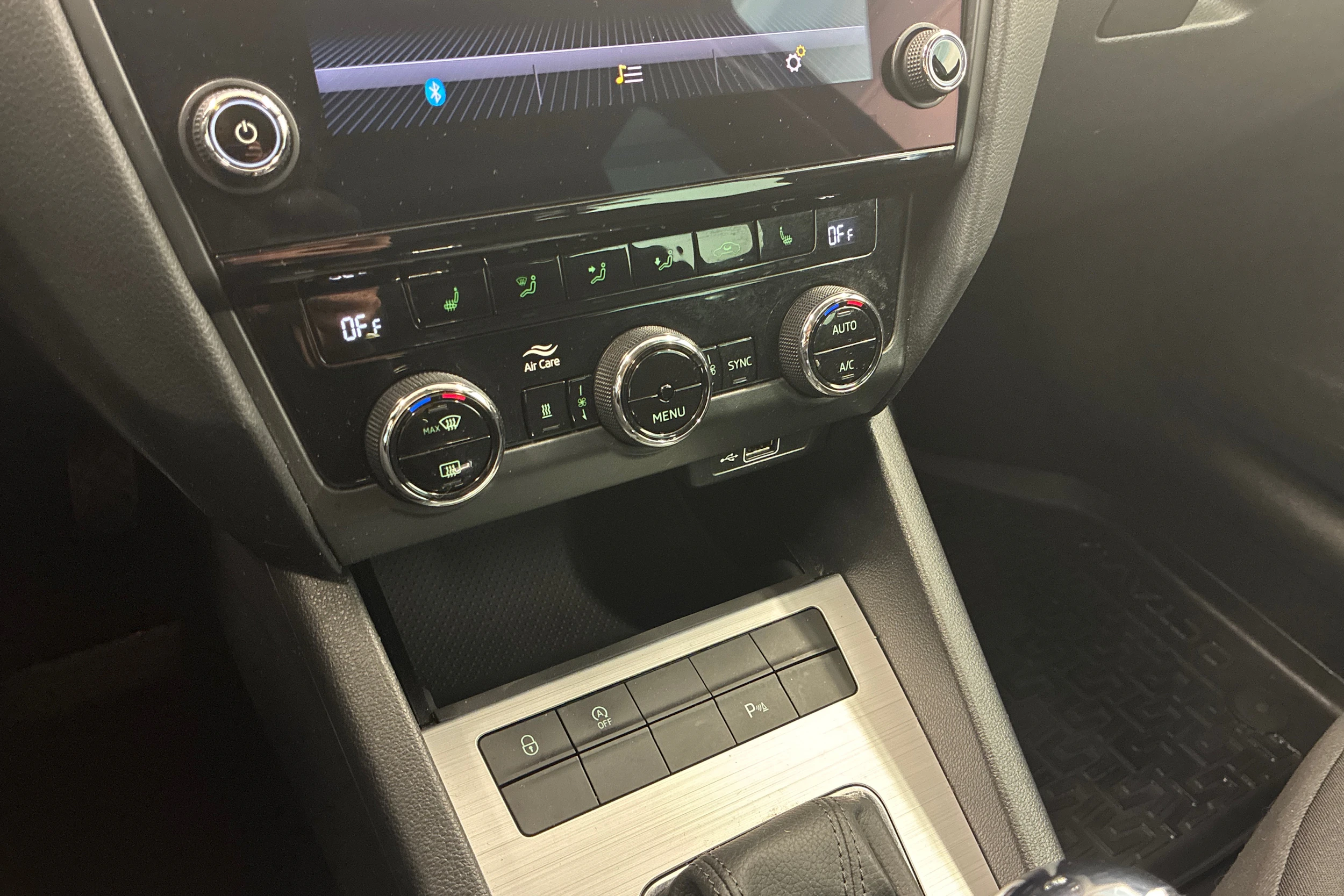 sininen Skoda Octavia 2020 kuva 15.