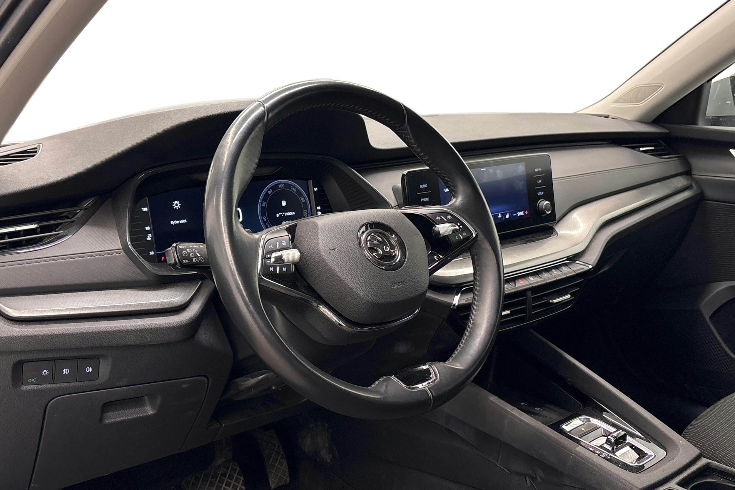 harmaa Skoda Octavia 2020 kuva 3.