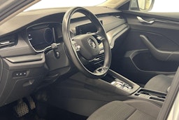 harmaa Skoda Octavia 2020 kuva 7.