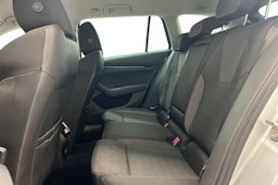 harmaa Skoda Octavia 2020 kuva 10.