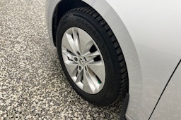 harmaa Skoda Octavia 2020 kuva 13.