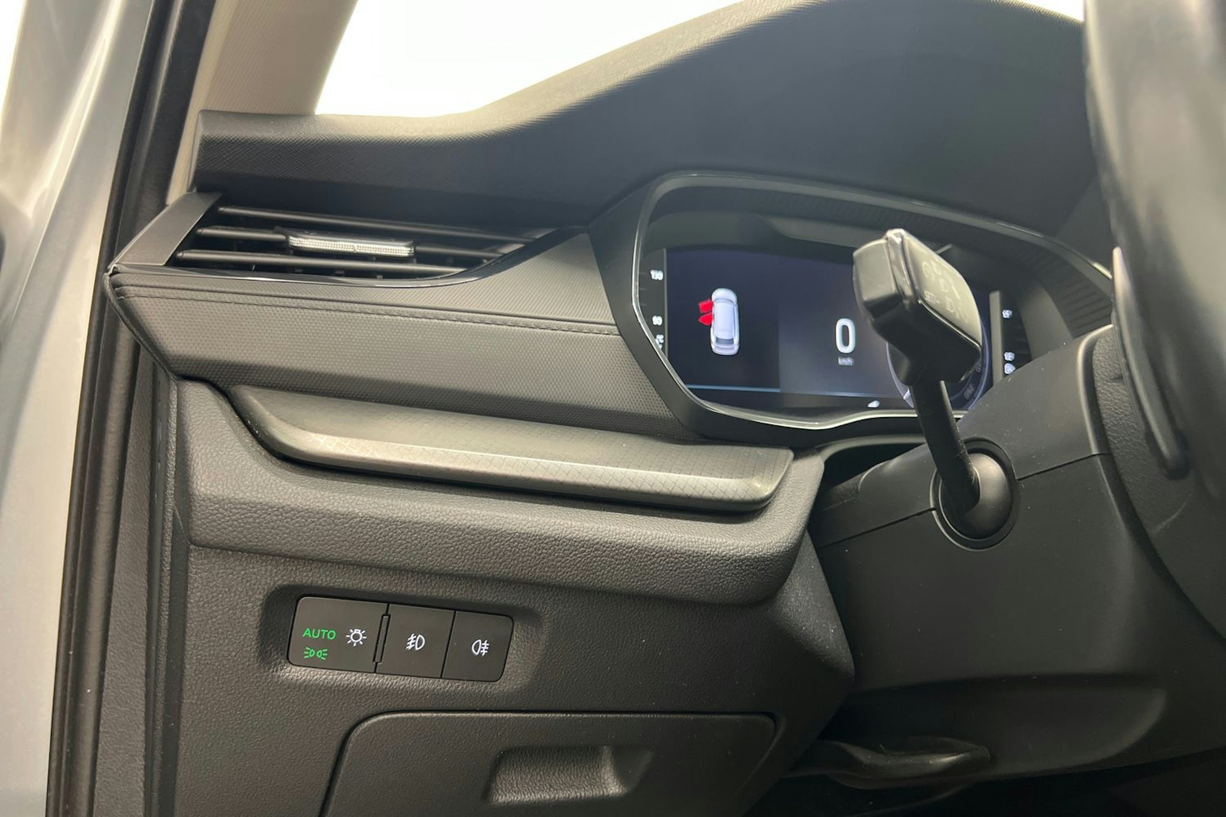 harmaa Skoda Octavia 2020 kuva 18.