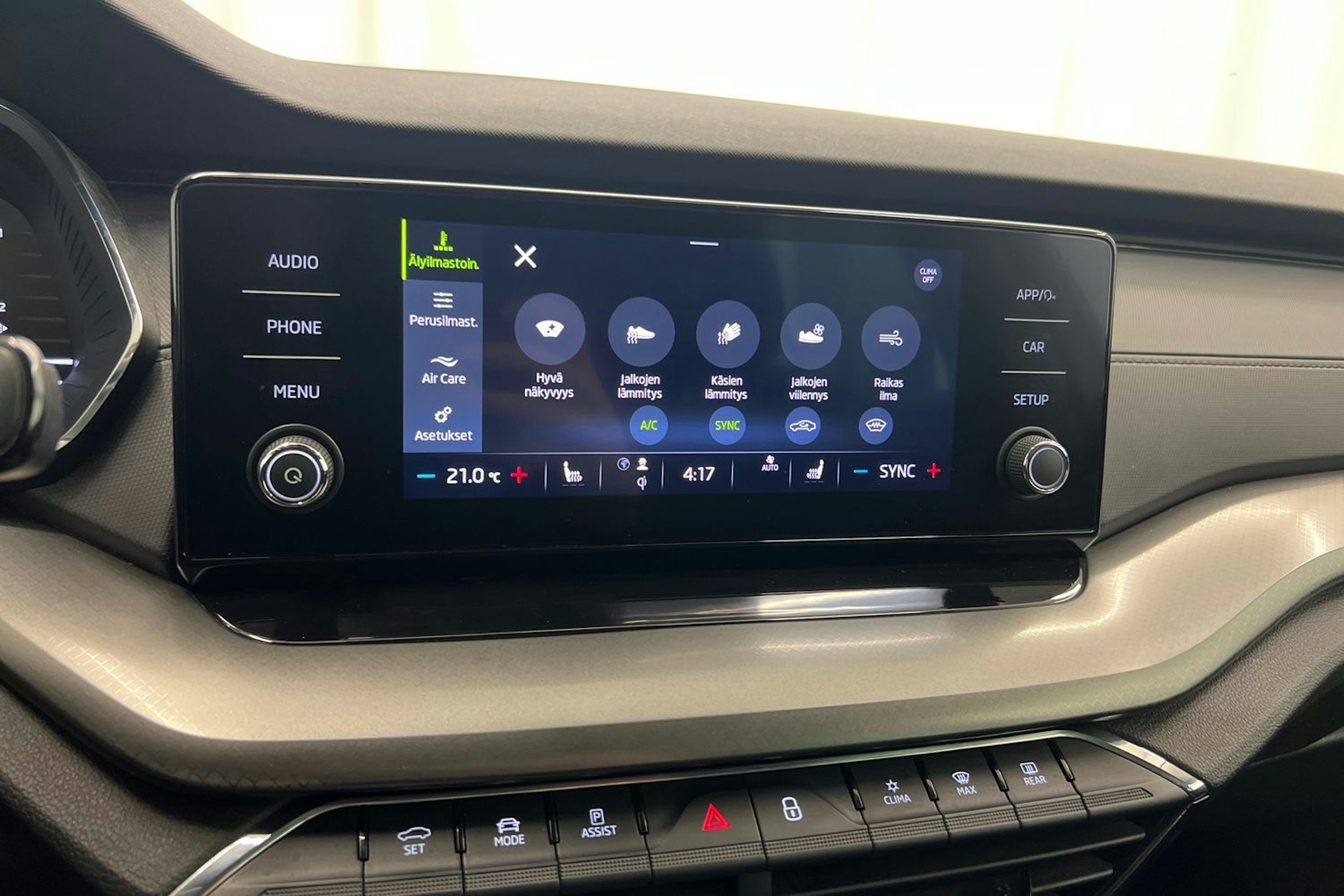 harmaa Skoda Octavia 2020 kuva 23.