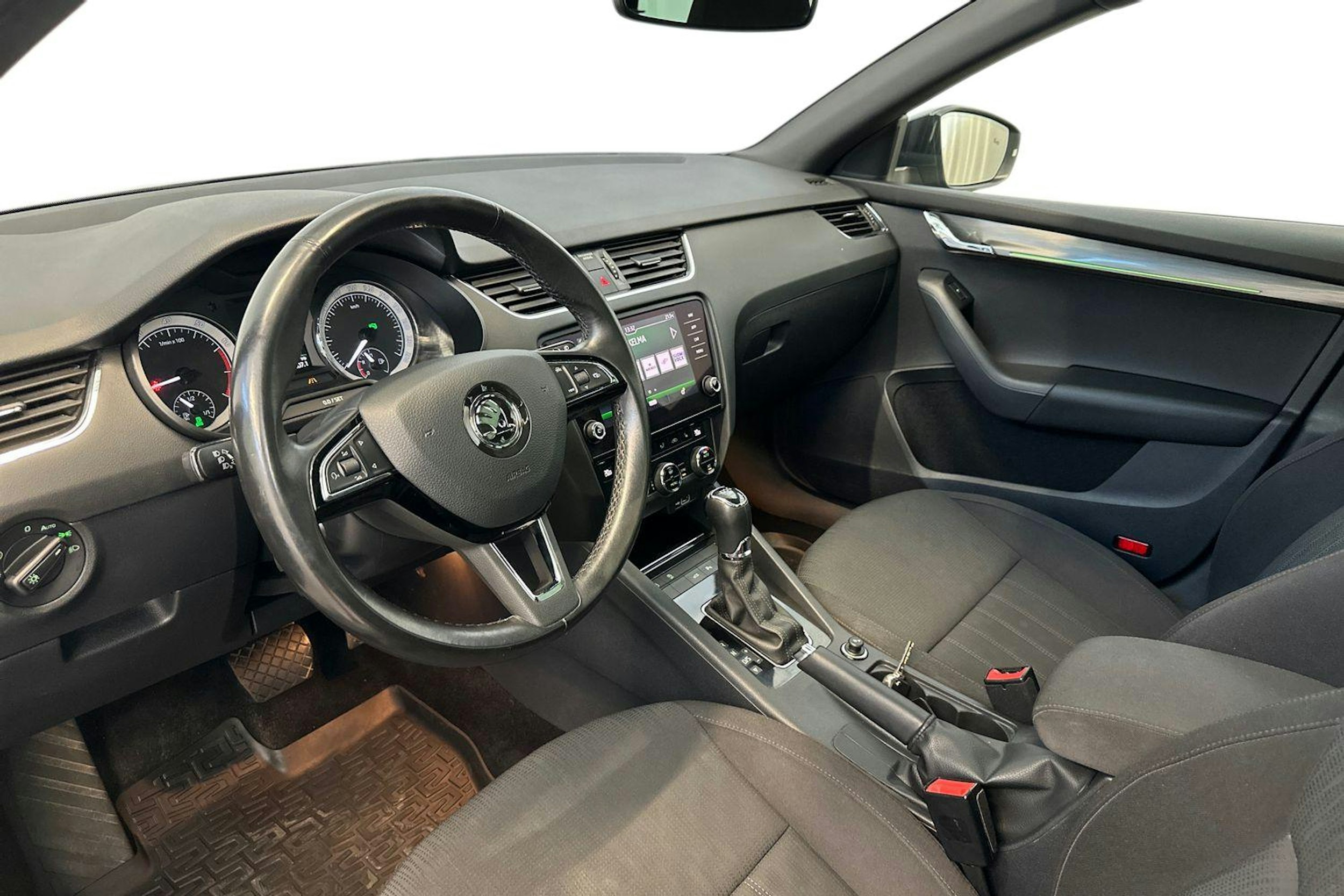 harmaa Skoda Octavia 2020 kuva 7.