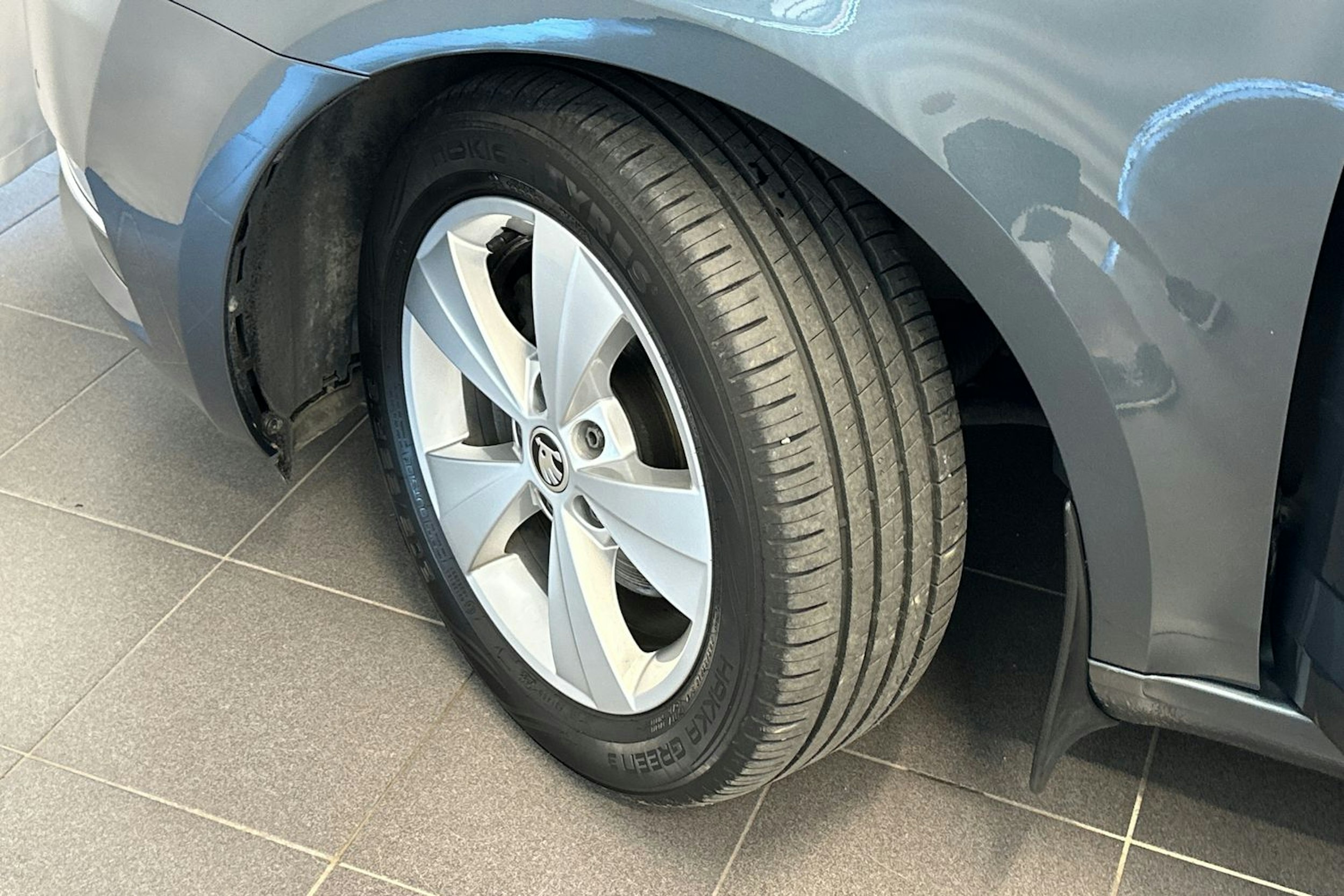 harmaa Skoda Octavia 2020 kuva 13.
