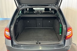 harmaa Skoda Octavia 2020 kuva 15.