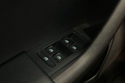harmaa Skoda Octavia 2020 kuva 17.