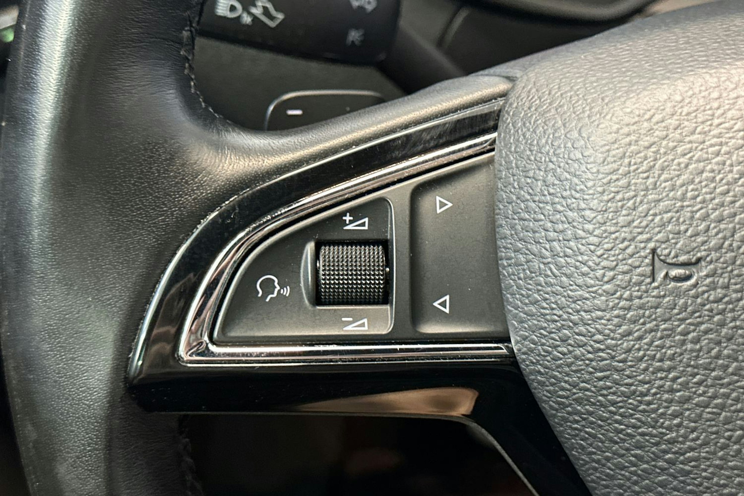 harmaa Skoda Octavia 2020 kuva 19.