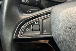 harmaa Skoda Octavia 2020 kuva 19.