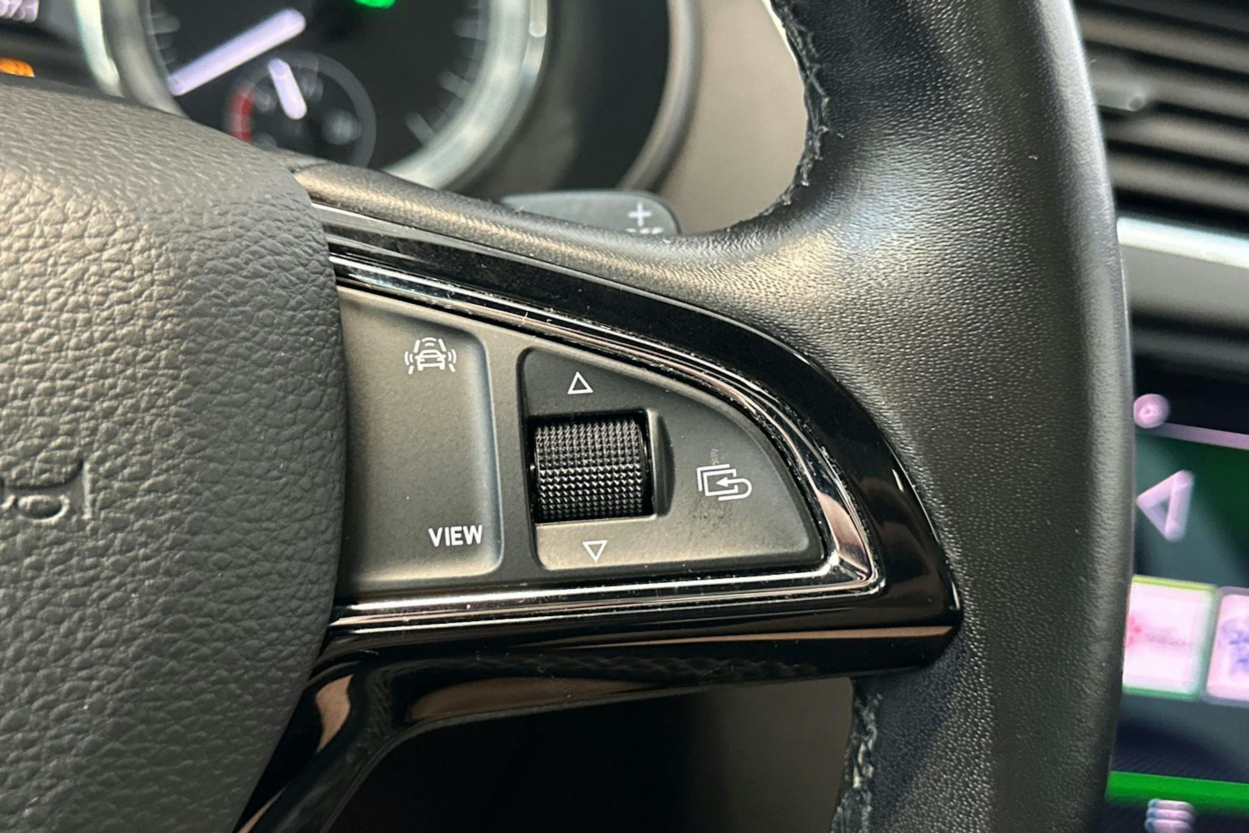 harmaa Skoda Octavia 2020 kuva 20.
