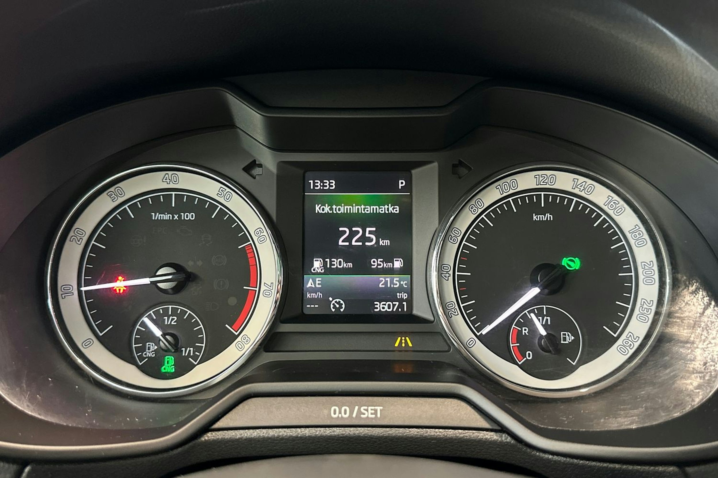harmaa Skoda Octavia 2020 kuva 22.
