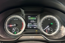 harmaa Skoda Octavia 2020 kuva 22.