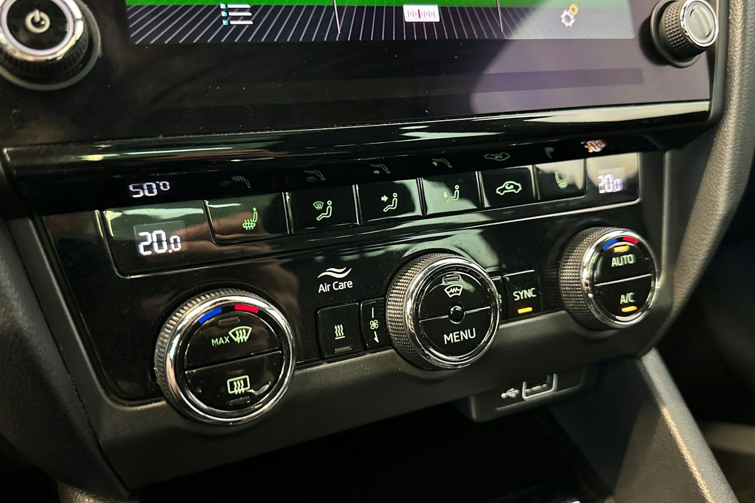 harmaa Skoda Octavia 2020 kuva 24.