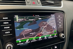 harmaa Skoda Octavia 2020 kuva 25.
