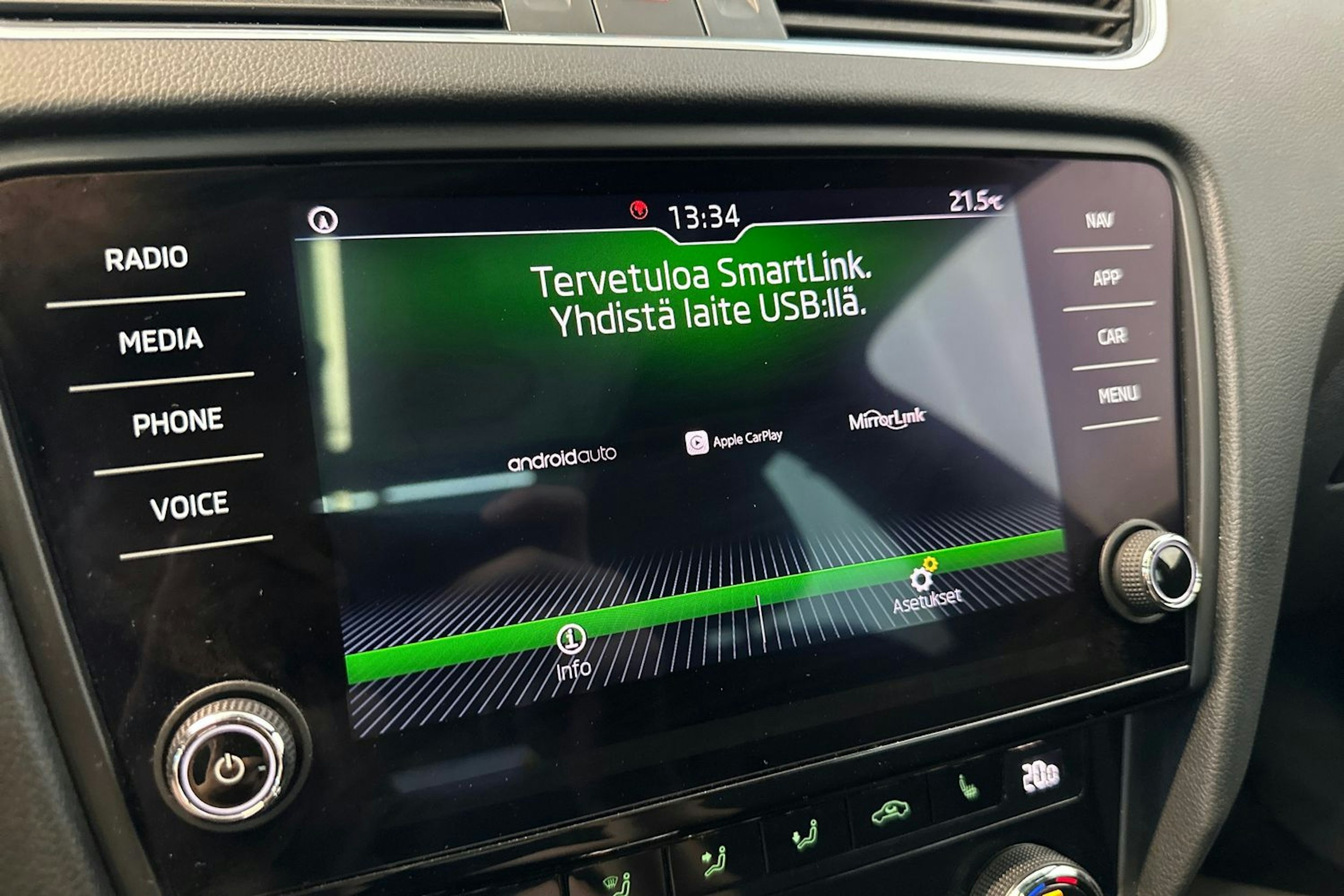 harmaa Skoda Octavia 2020 kuva 26.