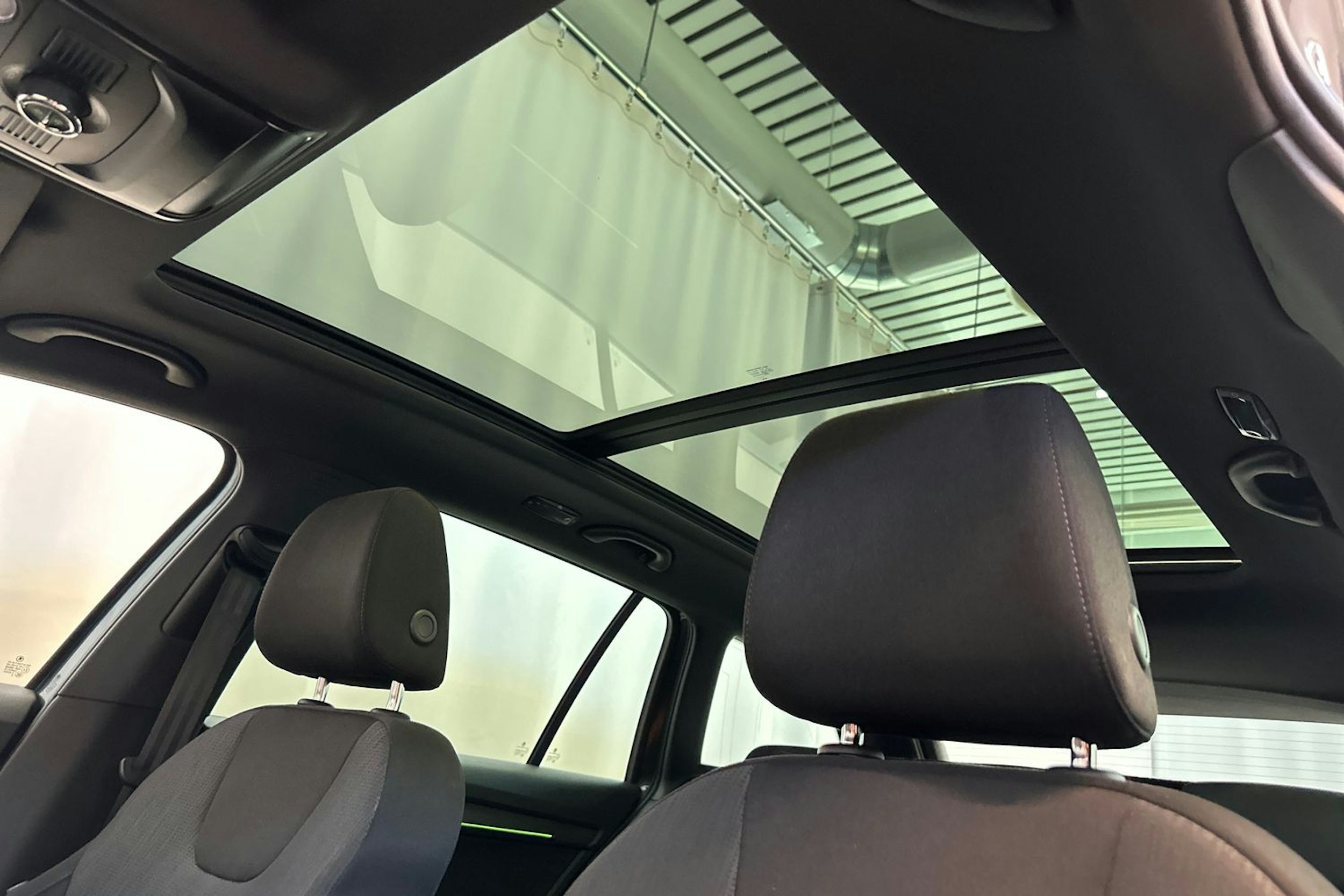 harmaa Skoda Octavia 2020 kuva 29.