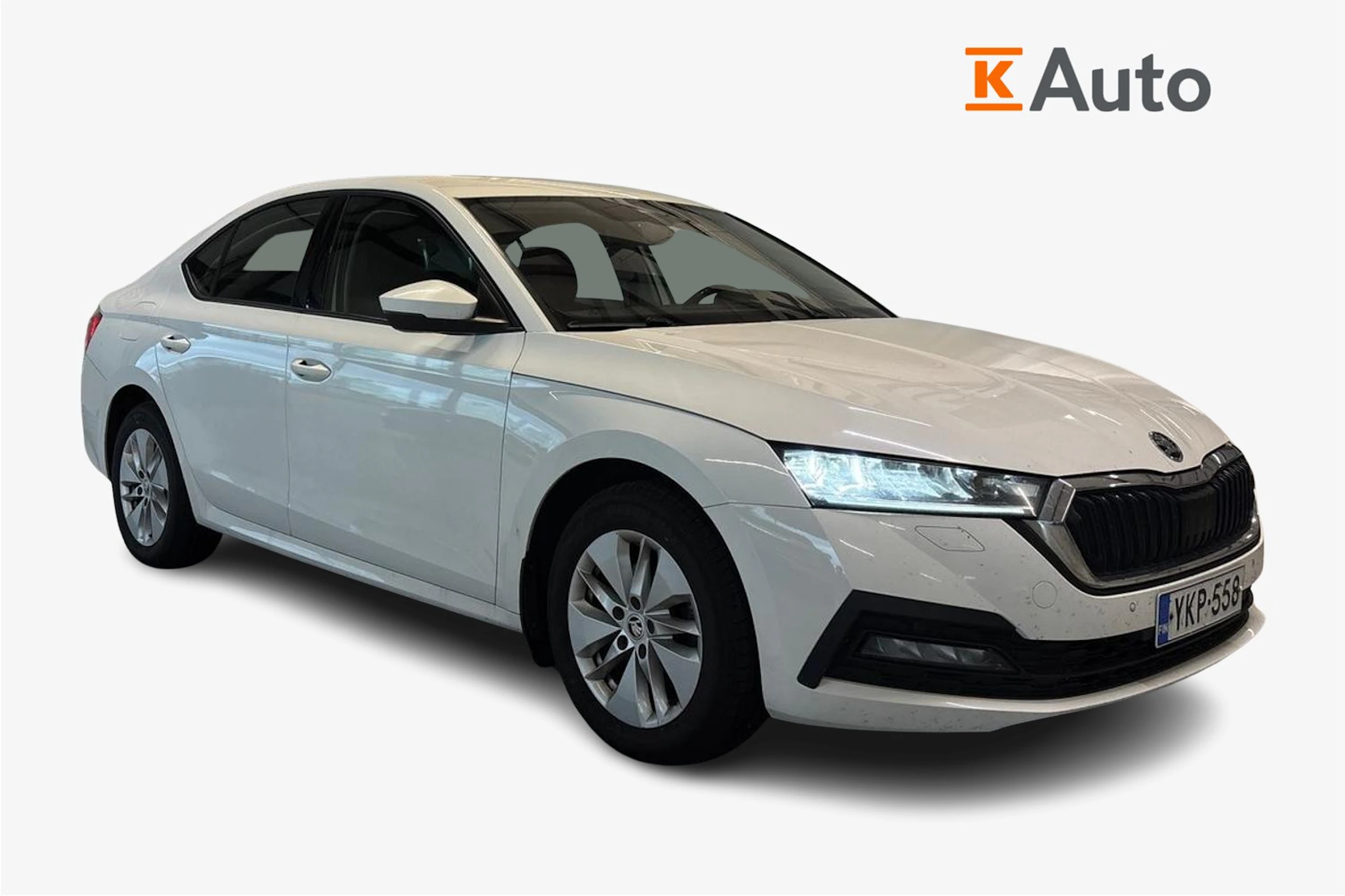 valkoinen Skoda Octavia 2020 kuva 1.