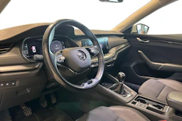 valkoinen Skoda Octavia 2020 kuva 3.