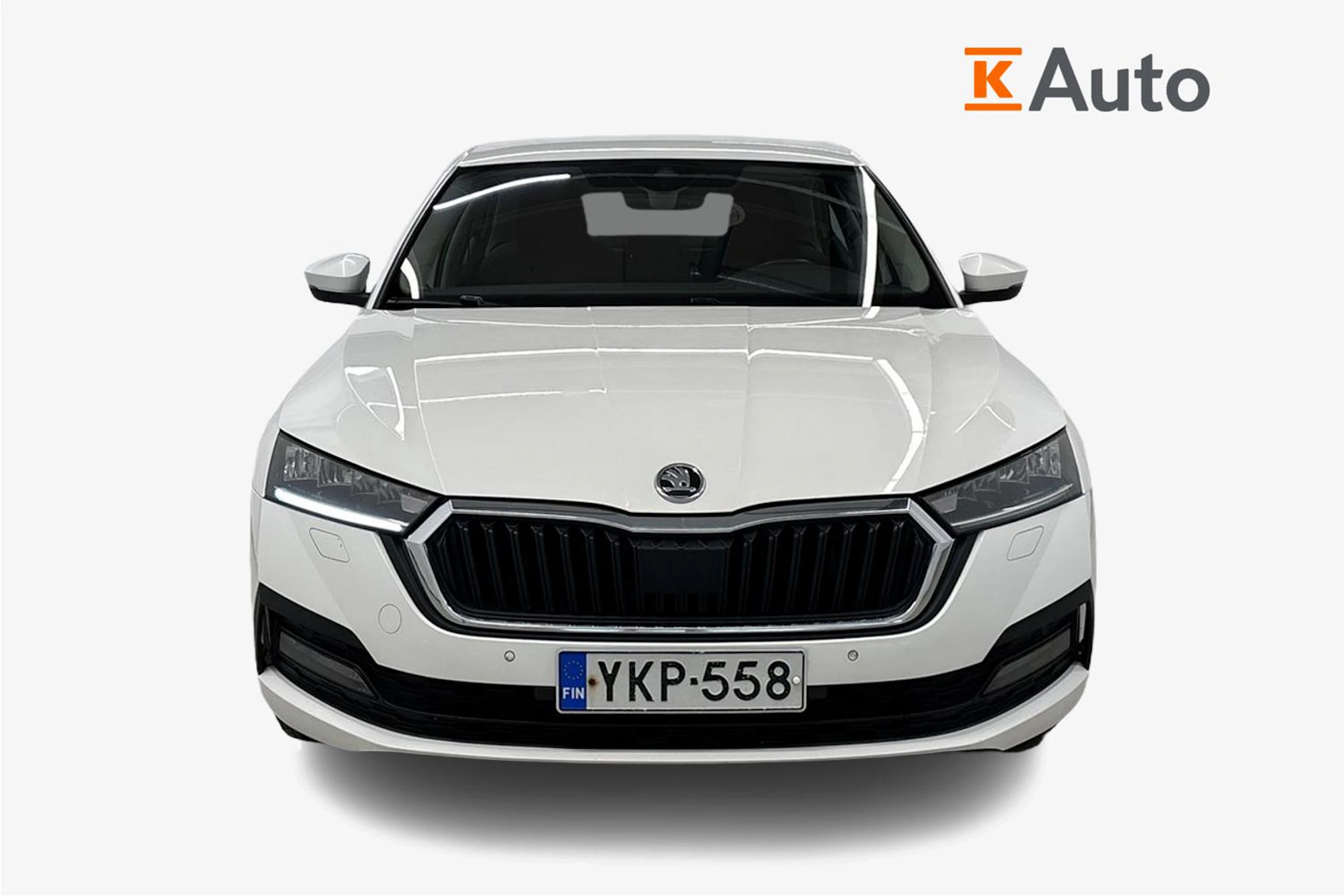 valkoinen Skoda Octavia 2021 kuva 4.