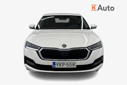 valkoinen Skoda Octavia 2021 kuva 4.