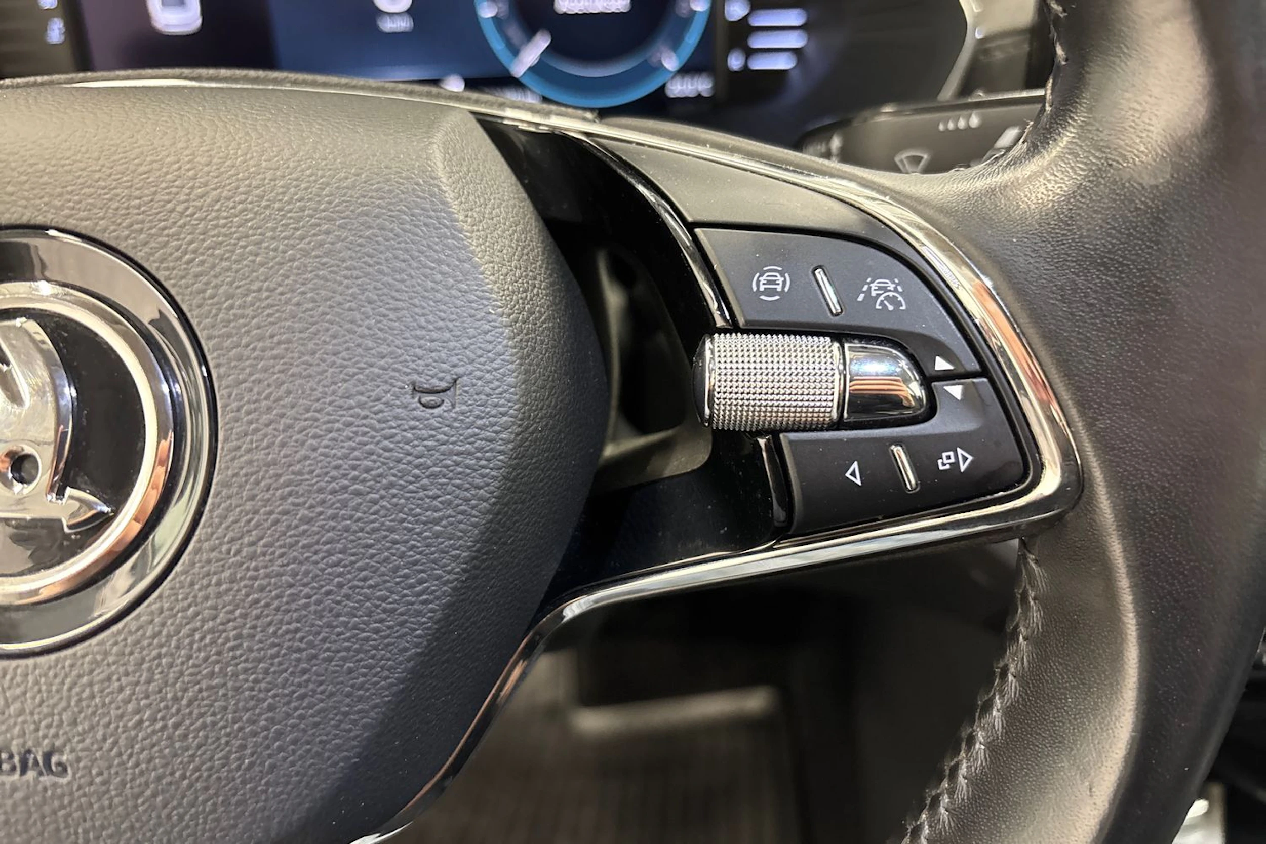 valkoinen Skoda Octavia 2021 kuva 12.