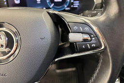 valkoinen Skoda Octavia 2021 kuva 12.