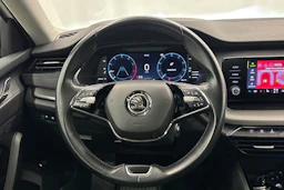 valkoinen Skoda Octavia 2021 kuva 13.